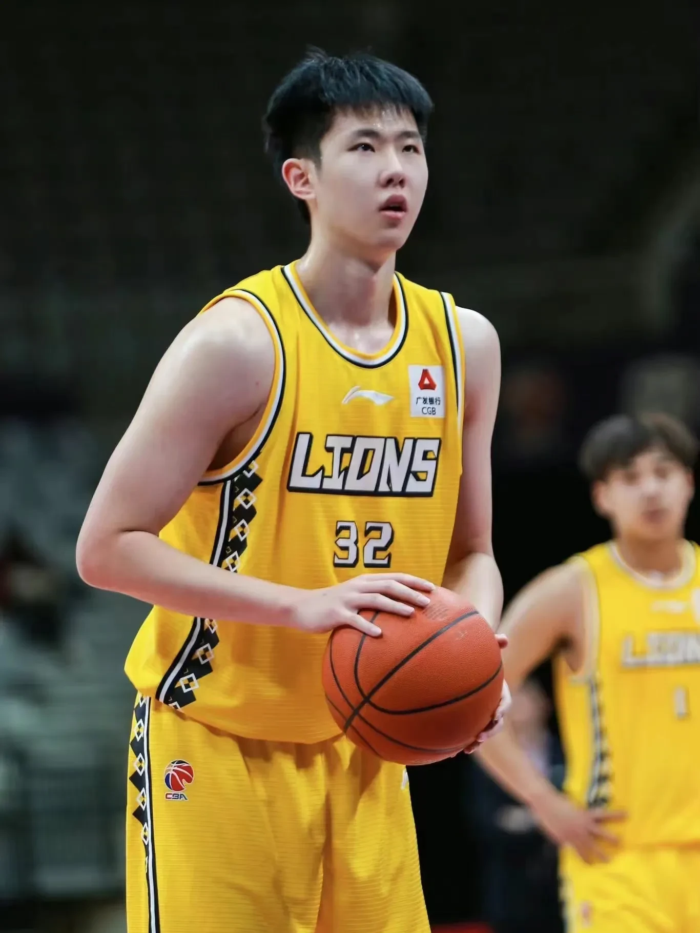 包含今夜广厦男篮伤情更新广东宏远队长鼓劲备战欧冠，埃因霍温围绕社区盾队长鼓劲瞬间刷屏的词条